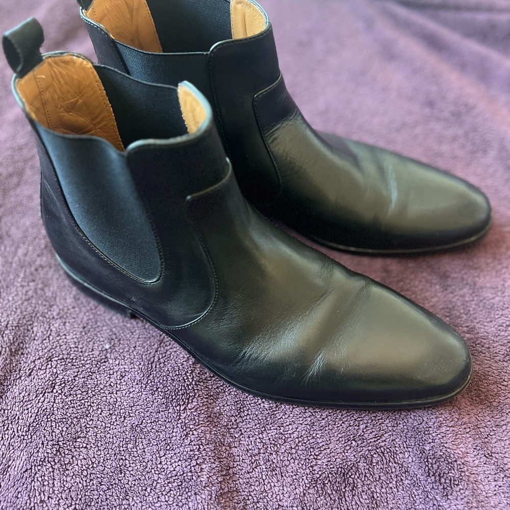 Hugo Boss Size 11 black Chelsea boots